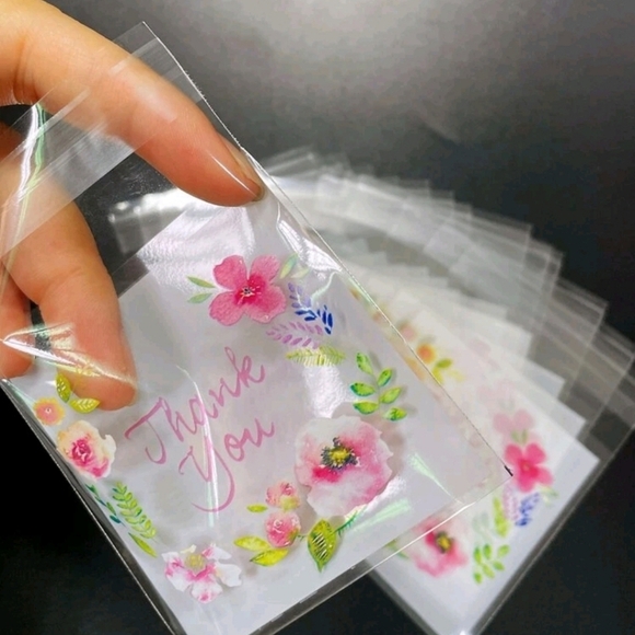 ✨️🤍 100 piece clear plastic giftbag/ shipping supplies 7 x 7cm✨️🤍 - Picture 2 of 3